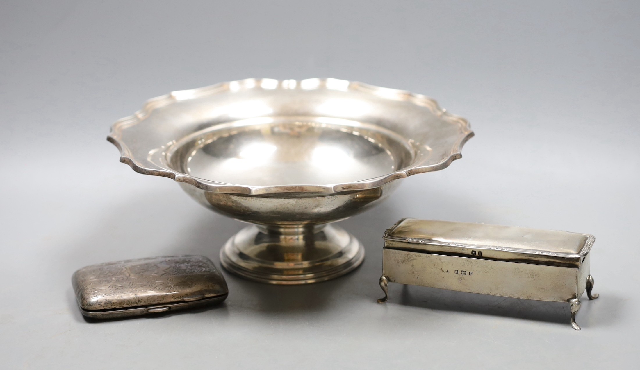 A George V silver pedestal dish, with presentation inscription, Barker Brothers , Chester, 1918, diameter 21.2cm, 9oz, a silver cigarette case and a silver mounted rectangular trinket box